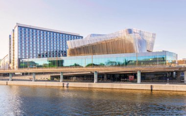 Stockholm Rıhtım Kongresi Merkezi, İsveç 'in merkezindeki Klarabergsviadukten köprüsünde yer alan ve Riddarfjarden Körfezi' ne bakan 2011 yılı modern mimari binası. 