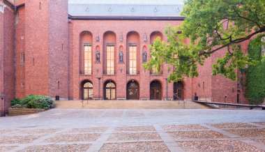 Stockholm City Hall, Swedish: Stadshuset, located on the eastern tip of Kungsholmen island, next to Riddarfjardens northern shore and facing the islands of Riddarholmen and Sodermalm, Sweden