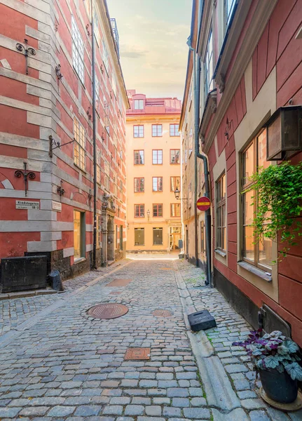 Narrow Alley Located Gamla Stan Old Town Stockholm Sweden Old — Stockfoto