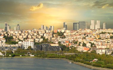 İstanbul şehir manzarası Altın Boynuz, Eyup İlçesi, İstanbul, Türkiye 'ye bakan Pierre Loti Teleferik istasyonundan
