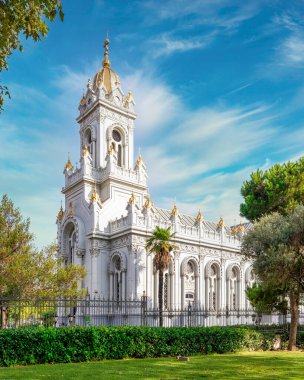 Bulgar St. Stephen Kilisesi, Sveti Stefan Kilisesi veya Balat, İstanbul, Türkiye 'deki bir Bulgar Ortodoks kilisesi olan Bulgar Demir Kilisesi' nin dış görüntüsü