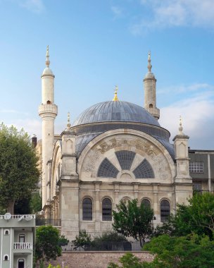 Cihangir Camii 'ne bakan Karaköy' deki Boğaz manzarası, Büyük Süleyman tarafından iki oğlunun anısına, mimar Sinan tarafından yaptırıldı.