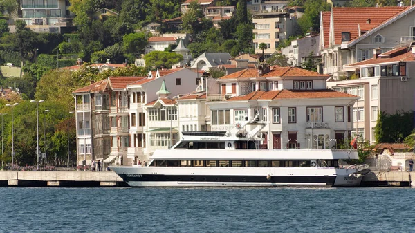 View Sea European Side Bosphorus Strait Istanbul Turkey Traditional Houses — Stock Photo, Image