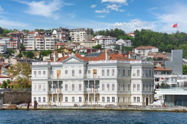 İstanbul, Ortakoy Mahallesi, İstanbul 'da bulunan İstanbul Boğazı' nın Avrupalı tarafında yer alan liman kenti Hatice Sultan ve Naime Sultan Yali.
