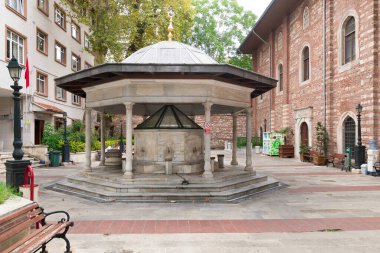 Arap Camii 'nin avlusu, ya da Arap Camii, eski bir Roma Katolik kilisesi, Karaköy Mahallesi, Beyoğlu, İstanbul, Türkiye