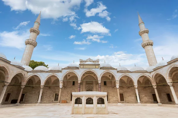 Мечеть Сулеймание Османская Императорская Мечеть Расположенная Третьей Возвышенности Стамбула Вторая — стоковое фото