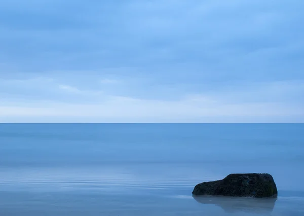 Mar azul calma Imagen De Stock