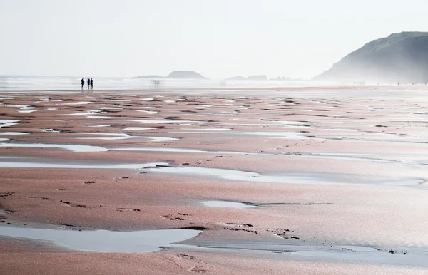 Laag water op het strand — Stockfoto