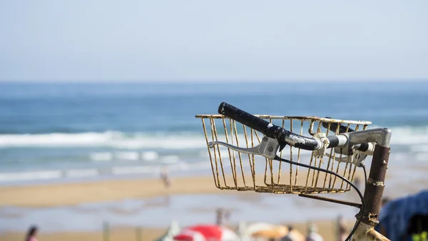 Vecchia bicicletta — Foto Stock