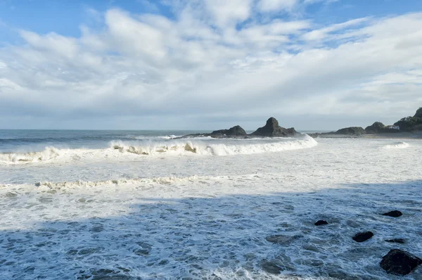 Onde sulla costa — Foto Stock