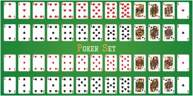 Yeşil arkaplanda izole edilmiş kartlarla poker seti