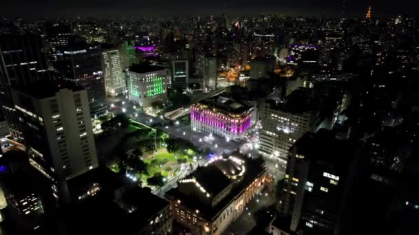 ブラジルのサンパウロ市の夜景 ライトアップされたダウンタウンの街 ブラジルのサンパウロ市の夜景 ライトアップされたダウンタウンの街 ブラジルのサンパウロ市の夜景 ライトアップされたダウンタウンの街並み — ストック動画