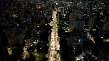 Brezilya 'daki Sao Paulo şehrinin gece manzarası. Costa ve Silva Köprüsü manzarası. Sao Paulo şehrinin gece manzarası, Brezilya. Costa ve Silva Köprüsü manzarası. Sao Paulo şehrinin gece manzarası, Brezilya. Costa ve Silva Köprüsü sahnesi.