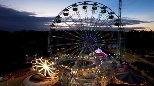 Rueda Ferris Iluminada Del Parque Atracciones Guanabara Lago Pampulha Belo — Vídeo de stock