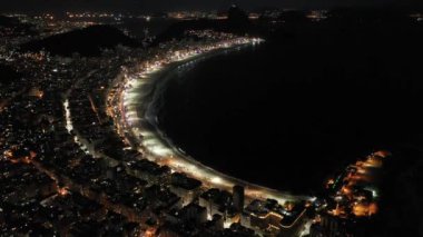 Rio de Janeiro Brezilya 'nın gece panoramik hava manzarası. Uluslararası seyahat simgesi. Tatil yeri