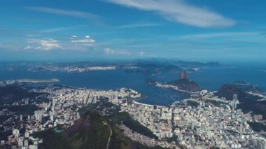 Rio de Janeiro Brezilya 'da yaz seyahatinin havadan manzarası. Coast City 'nin simgesi. Tropik seyahat. Yaz manzarası.