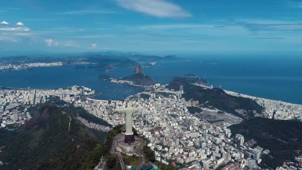 巴西里约热内卢基督救赎者雕像的空中景观 沿海城市的地标 热带旅行 夏天的风景国际旅行 — 图库视频影像
