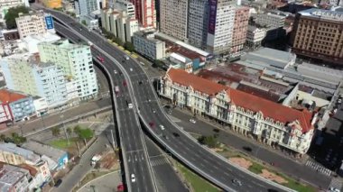 Porto Alegre Brezilya şehir merkezi. Rio Grande do Sul Eyaleti. Şehrin turizm simgesi olan şehir manzarası. Tarihi merkez.