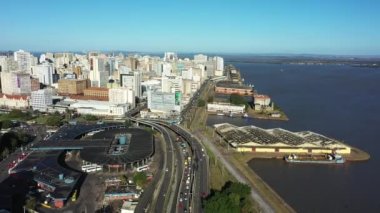 Porto Alegre Brezilya şehir merkezi. Rio Grande do Sul Eyaleti. Şehrin turizm simgesi olan şehir manzarası. Tarihi merkez.