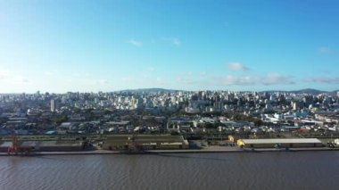 Porto Alegre Brezilya şehir merkezi. Rio Grande do Sul Eyaleti. Şehrin turizm simgesi olan şehir manzarası. Tarihi merkez.