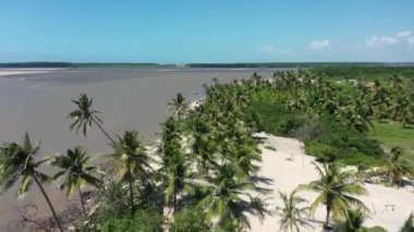 Kum tepeleri dağları ve yağmur suyu gölleri kuzeydoğu Brezilya cennetinde. Dünya seyahati yerleri. Tropik bir manzara. Lencois Maranhens Maranhao Brezilya.