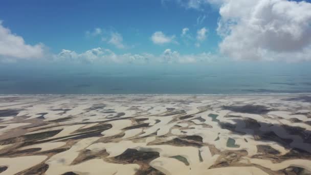 Sanddünen Berge Und Lagunen Mit Regenwasser Nordosten Brasiliens Reiseziele Aller — Stockvideo
