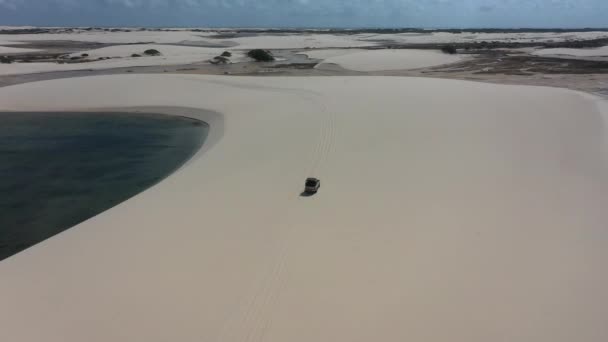 Aerial View Brazilian Landmark Rainwater Lakes Sand Dunes Lencois Maranhenses — 图库视频影像