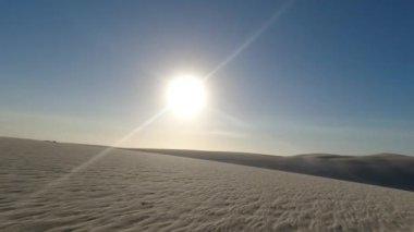 Lencois Maranhthe Brazil 'in panoramik günbatımı manzarası. Manzaralı kum tepeleri ve turkuaz yağmur suyu gölleri. Dünya seyahati yerleri. Tropikal manzara.