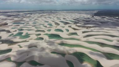 Lencois Maranhenses Maranhao Brezilya. Tatil gezisi için tropik bir manzara. Kuzeydoğu Brezilya. Uluslararası seyahat yerleri.