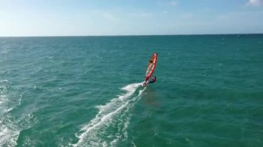 Jericoacoara Ceara Brezilya. Kum tepeleri dağları ve yağmur suyu gölleri kuzeydoğu Brezilya cennetinde. Dünya seyahati yerleri. Tropikal manzara.