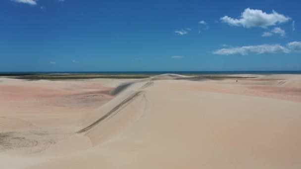 Jericoacara Cear Brazilのパノラマ風景 風光明媚な砂丘やターコイズブルーの雨水湖 世界旅行先 熱帯の風景 — ストック動画