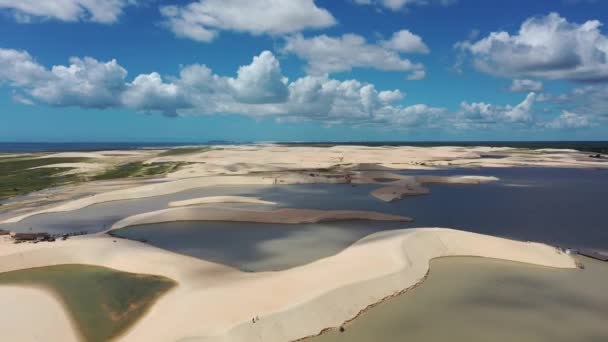 Вид Воздуха Бразильские Озёра Песчаные Дюны Jericoacoara Ceara Международные Направления — стоковое видео