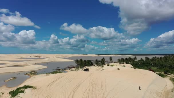 Widok Lotu Ptaka Brazylijskie Jeziora Deszczowe Wydmy Jericoacoara Ceara Międzynarodowe — Wideo stockowe