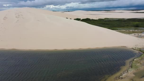 Panoramalandschaft Von Jericoacoara Ceara Brasilien Malerische Sanddünen Und Türkisfarbene Regenwasserseen — Stockvideo