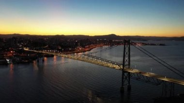 Yaz seyahati. Tropik bir manzara. Santa Catarina 'daki plaj simgesi. Uluslararası seyahat noktaları.