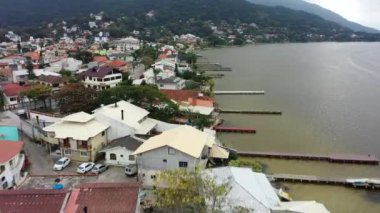 Yaz seyahati. Tropik bir manzara. Santa Catarina 'daki plaj simgesi. Uluslararası seyahat noktaları.