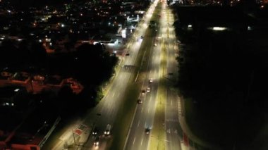Curitiba Brezilya şehir merkezinin gece panorama hava görüntüsü. Ülkenin güney bölgesi. Şehrin turizm simgesi
