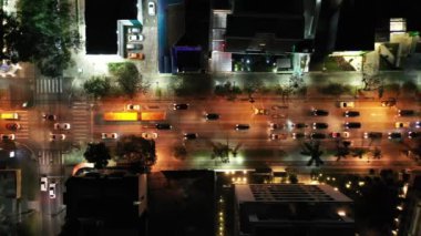 Curitiba Brezilya şehir merkezinin gece panorama hava görüntüsü. Ülkenin güney bölgesi. Şehrin turizm simgesi