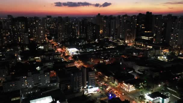 ダウンタウンCuritibaブラジルの夜景パノラマ空撮 国の南地域 都市の観光ランドマーク — ストック動画