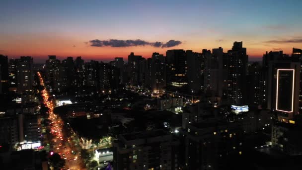 ダウンタウンCuritibaブラジルの夜景パノラマ空撮 国の南地域 都市の観光ランドマーク — ストック動画