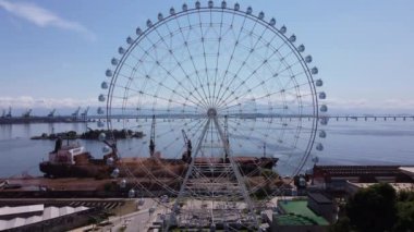 Rio de Janeiro Brezilya 'nın panoramik hava manzarası. Uluslararası seyahat simgesi. Tatil yeri. Lunaparktaki dönme dolap.