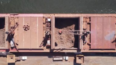 Limandaki nakliye gemisinin hava görüntüsü. Konteyner gemisi. Rio de Janeiro Brezilya. Yük gemisi. Deniz Taşımacılığı.