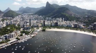 Rio de Janeiro Brezilya 'nın havadan manzarası. Tropik plaj manzarası. Sahil şehrinin kartpostalı. Seyahat yerleri.