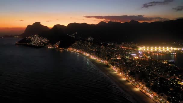 ブラジルのリオデジャネイロの空中風景 熱帯のビーチの風景 沿岸都市の郵便はがき 目的地 — ストック動画