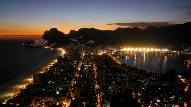 Nachtpanorama-Luftaufnahme von Rio de Janeiro Brasilien. Internationales Reiseziel. Urlaubsziel