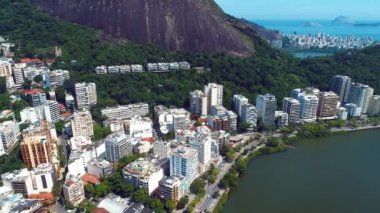 Rio de Janeiro Brezilya 'nın havadan manzarası. Tropik plaj manzarası. Sahil şehrinin kartpostalı. Seyahat yerleri.