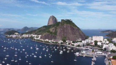 Rio de Janeiro Brezilya 'da yaz seyahatinin havadan manzarası. Coast City 'nin simgesi. Tropik seyahat. Yaz manzarası.