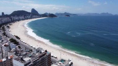 Rio de Janeiro Brezilya 'da yaz seyahatinin havadan manzarası. Coast City 'nin simgesi. Tropik seyahat. Yaz manzarası.