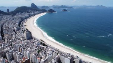 Rio de Janeiro Brezilya 'nın havadan manzarası. Tropik plaj manzarası. Sahil şehrinin kartpostalı. Seyahat yerleri.