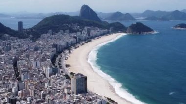 Rio de Janeiro Brezilya 'da yaz seyahatinin havadan manzarası. Coast City 'nin simgesi. Tropik seyahat. Yaz manzarası.